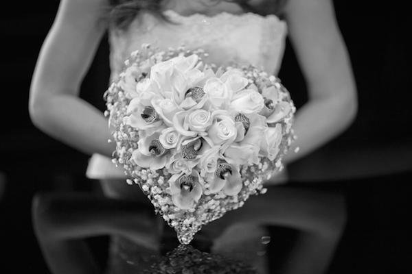 gray_composition_bride_roses_wedding_bouquet_hd-wallpaper-87564